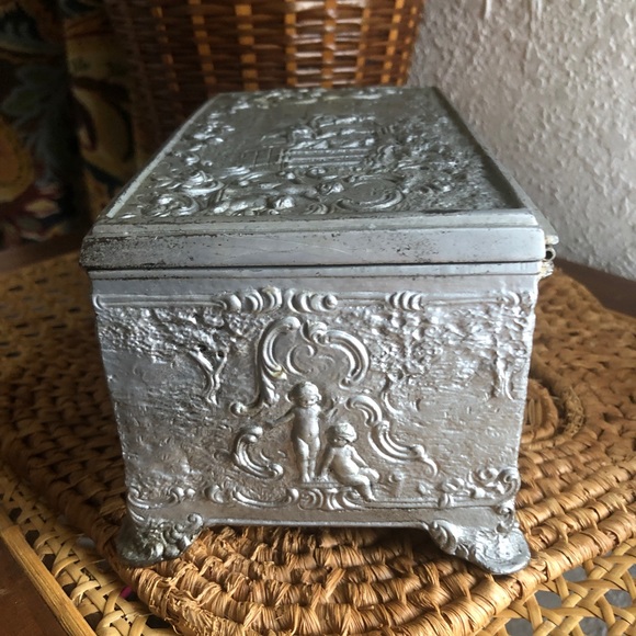 Ornate Silver-tone Heavy Cast Metal French Courtesan Scene Jewelry Box w/Velvet - Picture 6 of 16